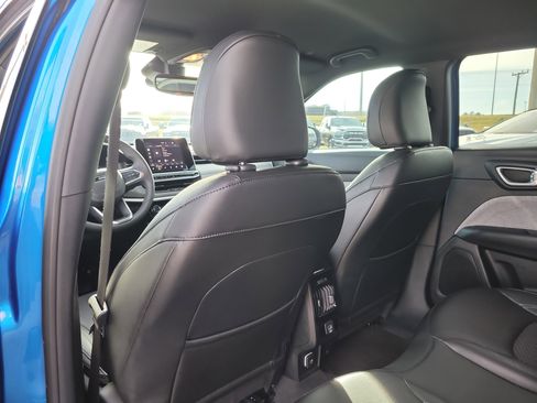 Used 2025 Jeep Compass Latitude image 12