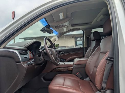 Used 2020 Chevrolet Suburban Premier w/ Premier 6.2L Value Package AWD/4WD image 13