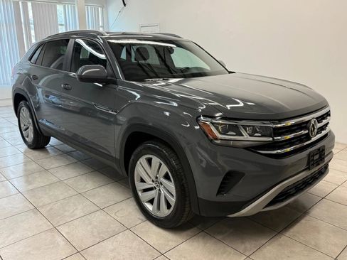 Used 2020 Volkswagen Atlas Cross Sport SE w/ Panoramic Sunroof Package FWD image 1