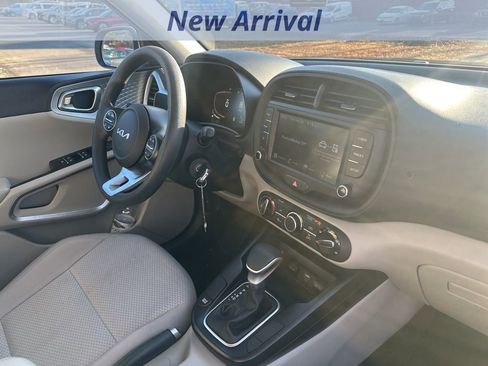 Used 2025 Kia Soul LX w/ LX Technology Package image 7