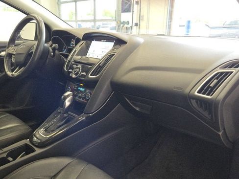 Used 2017 Ford Focus Titanium FWD image 4