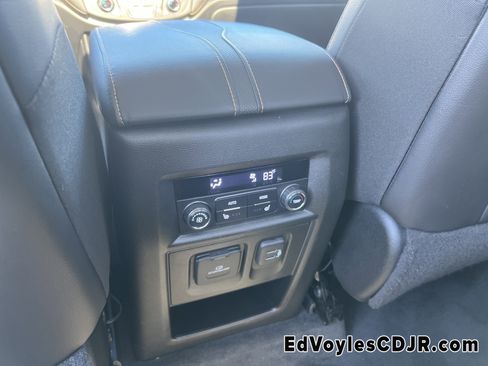 Used 2021 Chevrolet Traverse Premier w/ Redline Edition image 28