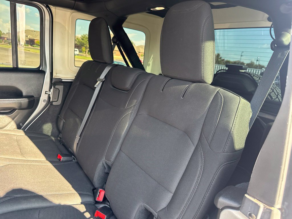 Used 2019 Jeep Wrangler Unlimited Sahara AWD/4WD image 12