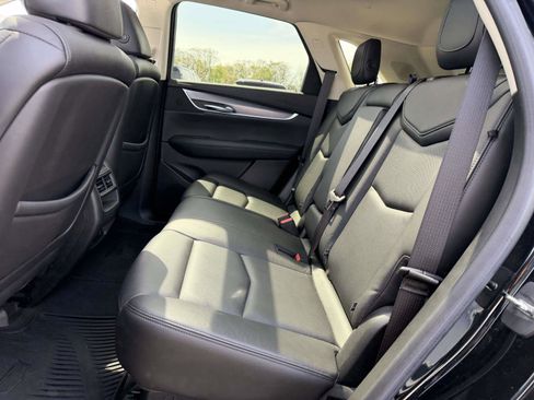 Used 2018 Cadillac XT5 Luxury w/ LPO, Black Ice Package AWD/4WD image 12