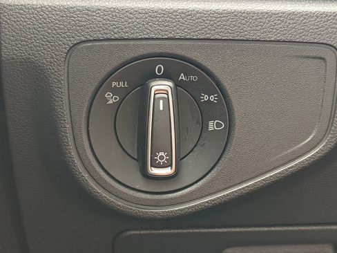 Used 2021 Volkswagen Atlas Cross Sport SE w/ Panoramic Sunroof Package image 21