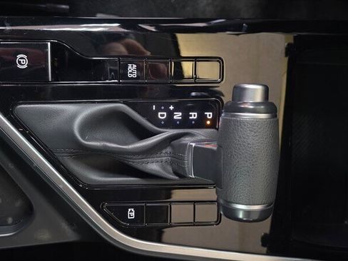 Used 2023 Kia Niro LX image 19