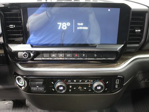 Used 2022 Chevrolet Silverado 1500 RST AWD/4WD image 17