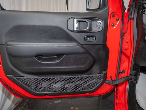 Used 2022 Jeep Wrangler Unlimited Sahara w/ Cold Weather Group AWD/4WD image 10