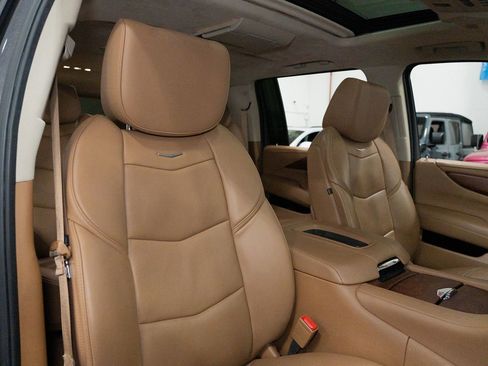Used 2016 Cadillac Escalade ESV Platinum AWD/4WD image 47