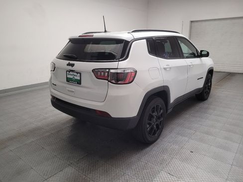 Used 2025 Jeep Compass Latitude w/ Convenience Group AWD/4WD image 9