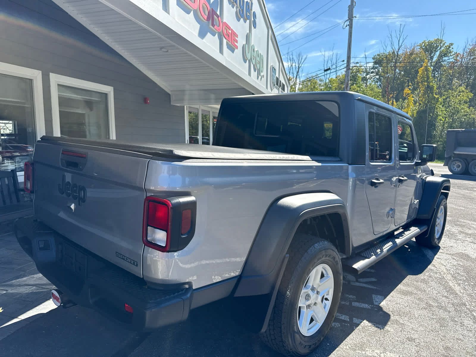 Used 2020 Jeep Gladiator Sport w/ Quick Order Package 24S AWD/4WD image 7