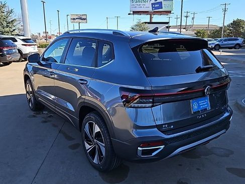 New 2026 Volkswagen Taos SE image 7
