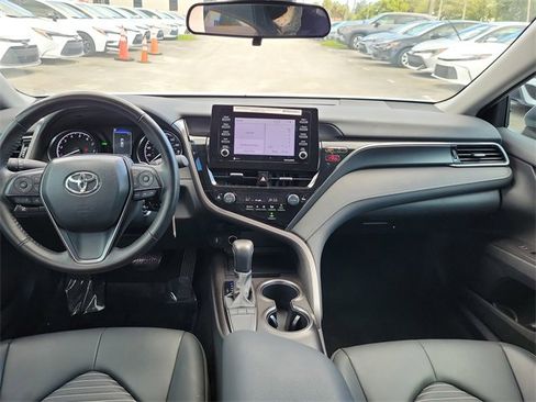 Used 2024 Toyota Camry SE image 8