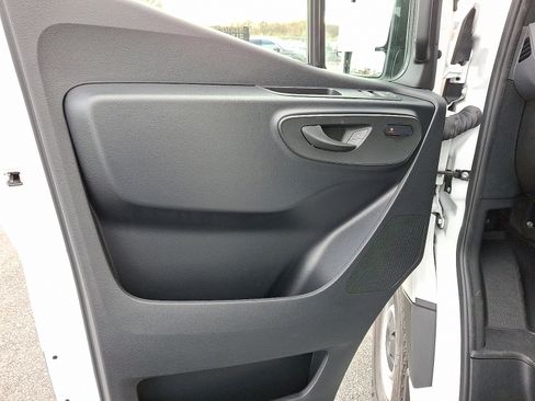 Used 2025 Mercedes-Benz Sprinter 2500 image 15