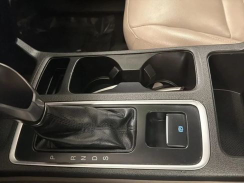 Used 2019 Ford Escape Titanium FWD image 12