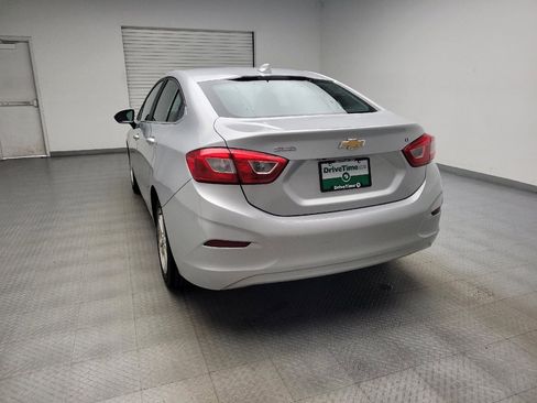 Used 2017 Chevrolet Cruze LT FWD image 6