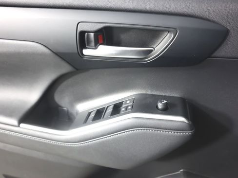 Used 2023 Toyota Highlander XLE image 20