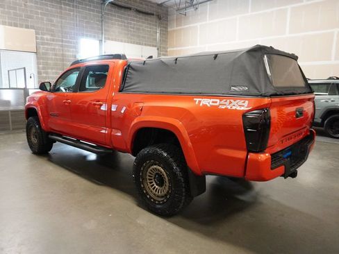 Used 2016 Toyota Tacoma TRD Sport AWD/4WD image 3