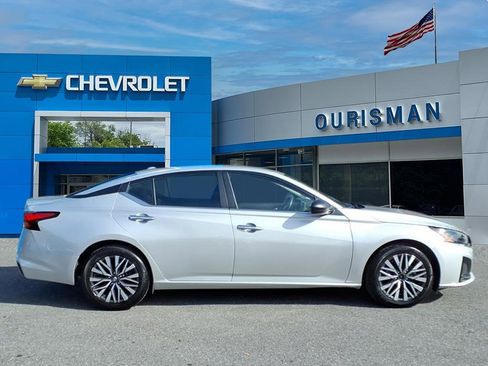 Used 2024 Nissan Altima 2.5 SV image 2