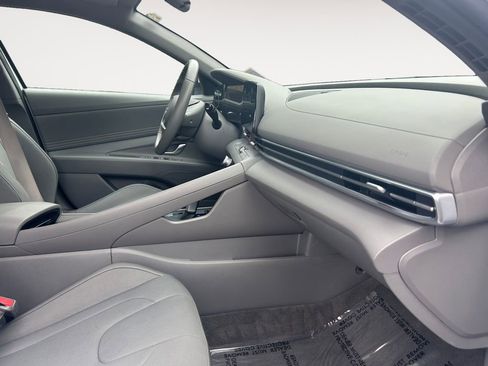 Used 2025 Hyundai Elantra SEL FWD image 26