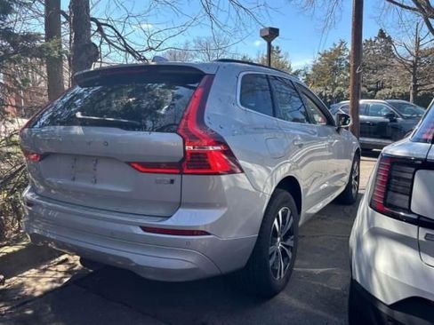 Used 2023 Volvo XC60 B5 Core image 4
