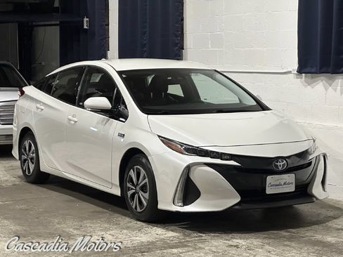 Used 2017 Toyota Prius Prime Premium FWD image 1