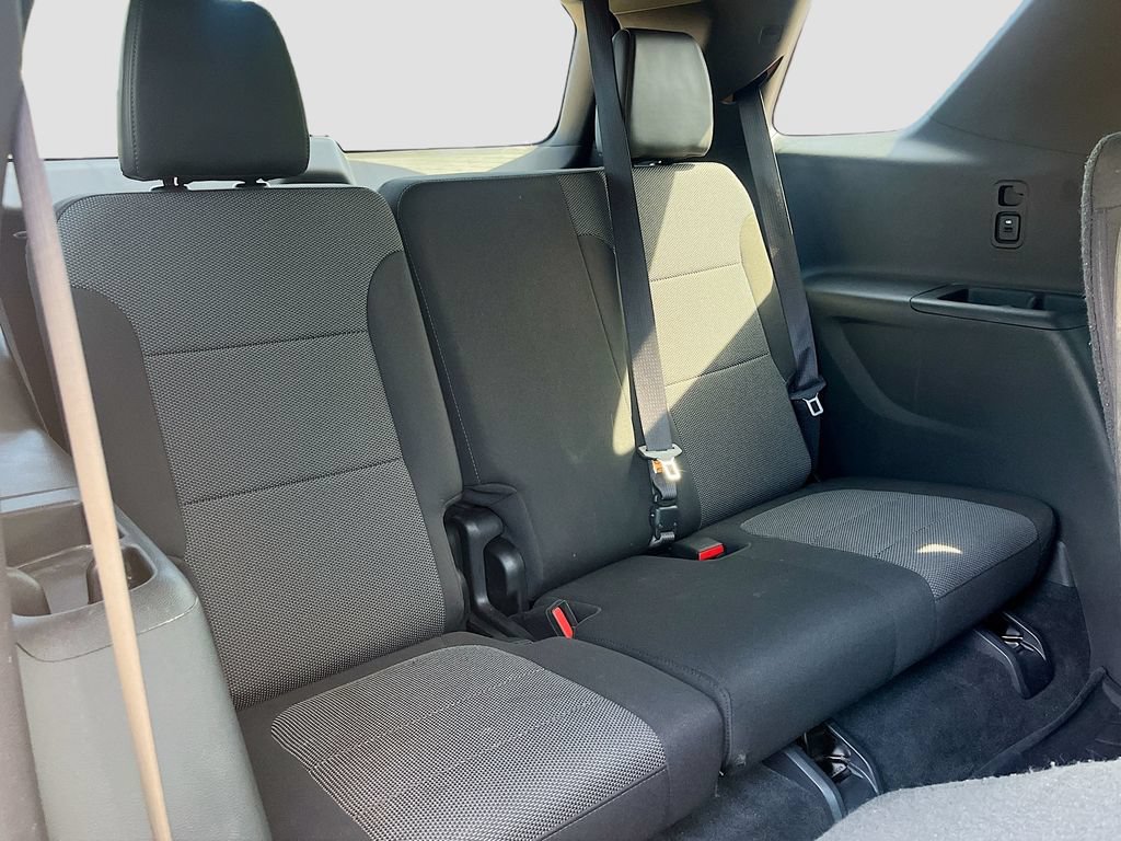 Used 2023 Chevrolet Traverse LT FWD image 29