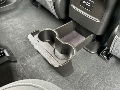 Used 2023 GMC Acadia SLE image 40