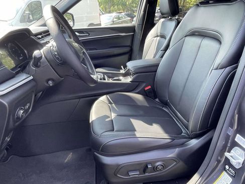 New 2025 Jeep Grand Cherokee Limited w/ Luxury Tech Group II image 23