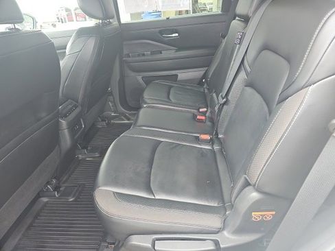 Used 2023 Nissan Pathfinder SL image 13