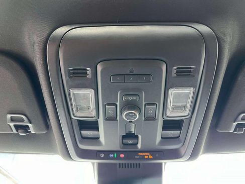 Used 2023 GMC Yukon XL Denali AWD/4WD image 38