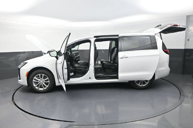 New 2027 Chrysler Pacifica Select AWD/4WD image 30