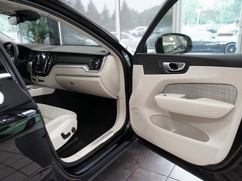 Used 2022 Volvo XC60 T8 Inscription Expression image 45