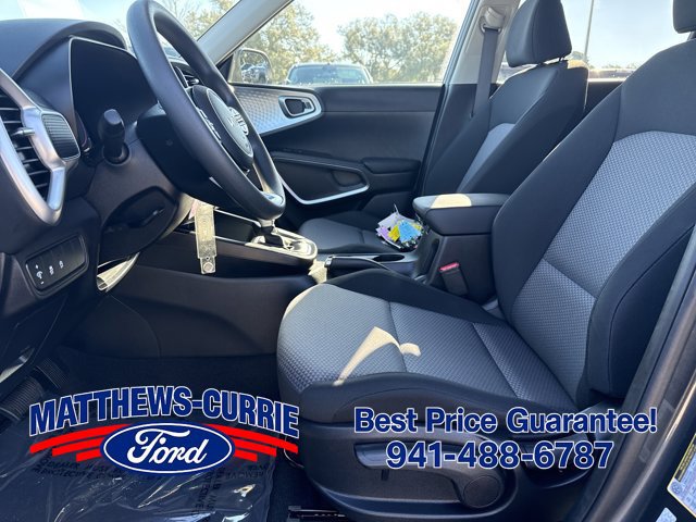 Used 2025 Kia Soul LX w/ LX Technology Package FWD image 9