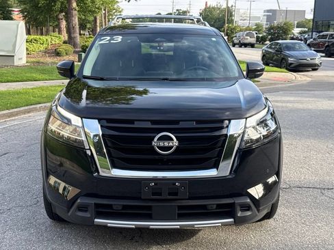 Used 2023 Nissan Pathfinder SL AWD/4WD image 2