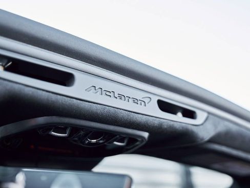 Used 2025 McLaren Artura Spider RWD image 76