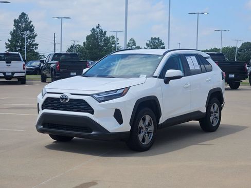 Used 2024 Toyota RAV4 XLE FWD image 3