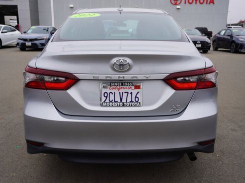 Used 2022 Toyota Camry LE image 9