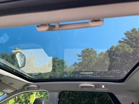 New 2025 Land Rover Discovery Sport S image 31