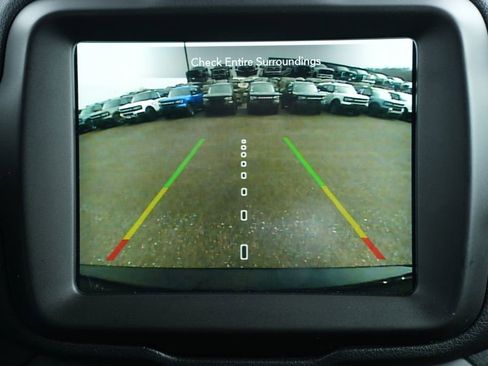 Used 2021 Jeep Renegade Latitude w/ Luxury Group I image 40