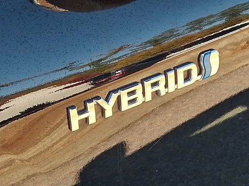 Used 2021 Toyota Highlander LE image 31