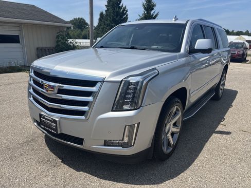 Used 2016 Cadillac Escalade ESV Luxury AWD/4WD image 10