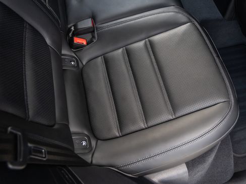 Certified 2026 Porsche Macan AWD/4WD image 41