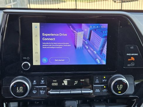 Used 2024 Toyota Highlander LE FWD image 11
