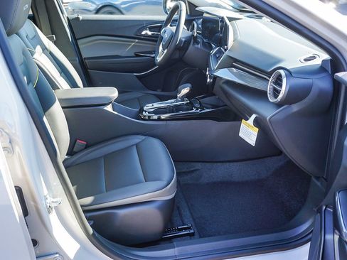 New 2026 Chevrolet Trax ACTIV w/ Sunroof Package FWD image 12