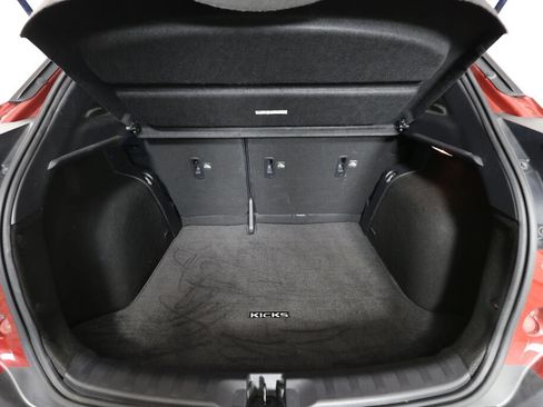 Used 2019 Nissan Kicks SR w/ SR Premium Package FWD image 18