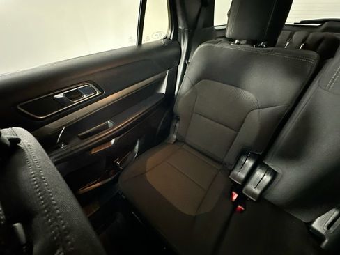 Used 2018 Ford Explorer XLT w/ Equipment Group 201A FWD image 12