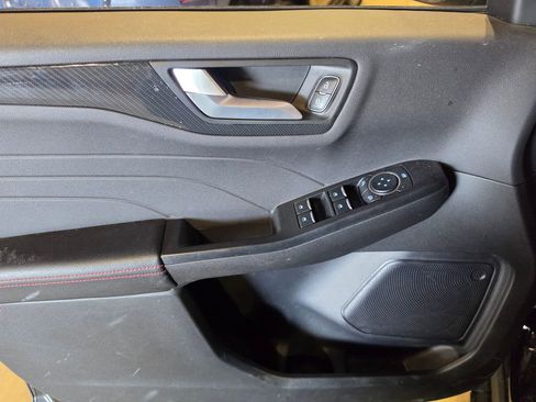 Used 2024 Ford Escape ST-Line w/ Tech Pack #1 AWD/4WD image 5