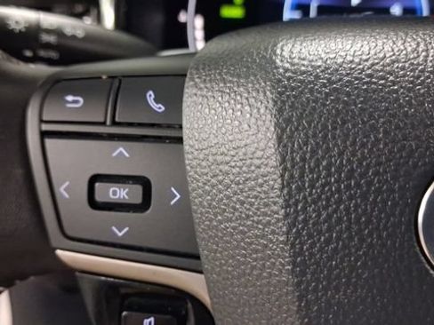 Used 2025 Toyota Camry SE FWD image 33
