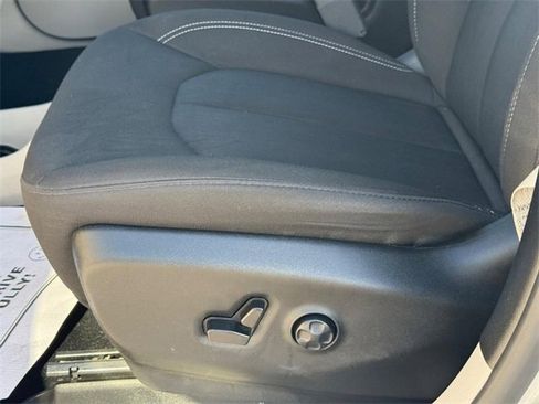 Used 2024 Chrysler Voyager LX image 24